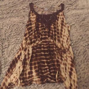 Brown detailed tank top with longer sides